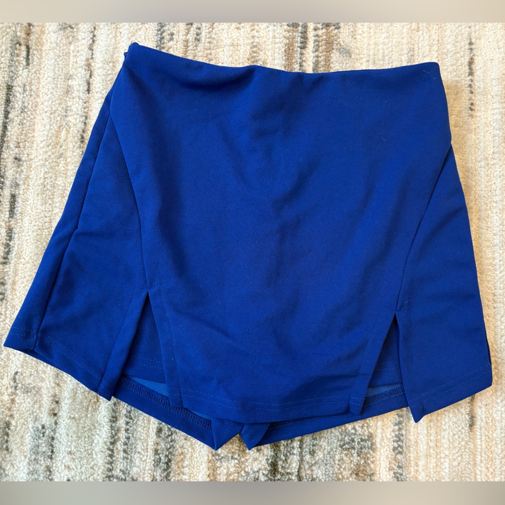 Women’s Size 4 high waisted Small Royal Blue Short Skort